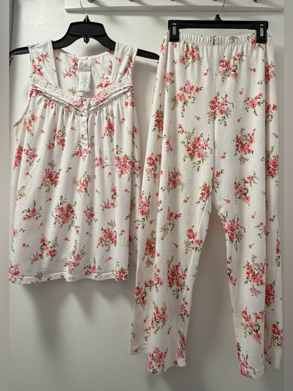 Aria Floral Pajama Set Small Petite (SP) Lace Trim Sleeveless Top & Capri Pants